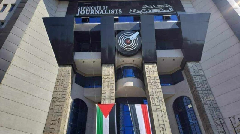 تبرعات وخطابات للسفارة الأمريكية.. 10 نقابات تواجه تهجير الفلسطينيين أعلنت 10 نقابات مهنية خلال مؤتمرها الصحفي بنقابة الصحفيين، اليوم، رفضها بكل قوة