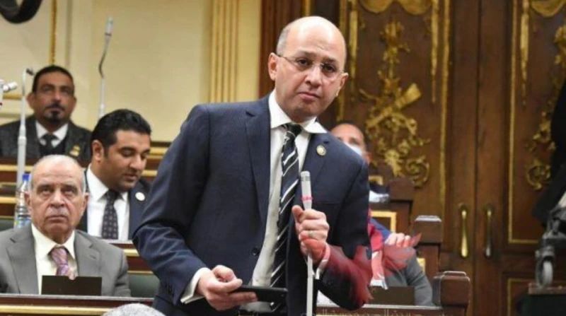 طلب إحاطة عن شكوى المستثمرين لزيادة رسوم النظافة دون قرار رسمي تقدم أمين سر لجنة الاقتراحات والشكاوى بمجلس النواب، النائب هشام حسين، بطلب إحاطة إلى رئيس مجلس النواب، المستشار الدكت