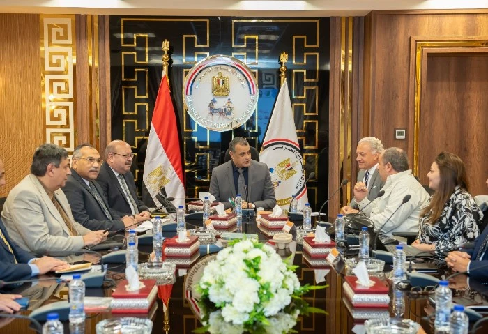 وزير الإنتاج الحربي يستقبل وفد بابيريوس الأسترالية لبحث تطوير منظومة تدوير المخلفات استقبل المهندس محمد صلاح الدين مصطفى وزير الدولة للإنتاج الحربي
