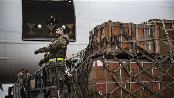 ألمانيا تعزز دعمها لأوكرانيا بحزمة مساعدات عسكرية جديدة أعلن وزير الدفاع الألماني بوريس بيستوريوس، أن وزارته أعدت حزمة جديدة من المساعدات العسكرية لأوكرانيا، نافيا تقارير أوردتها م