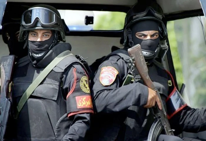 مصرع تشكيل عصابي في تبادل إطلاق النار مع القوات بأسوان شنت الأجهزة الأمنية، اليوم الإثنين، حملة مداهمة لضبط تشكيل عصابي شديد الخطورة يضم 4 عناصر