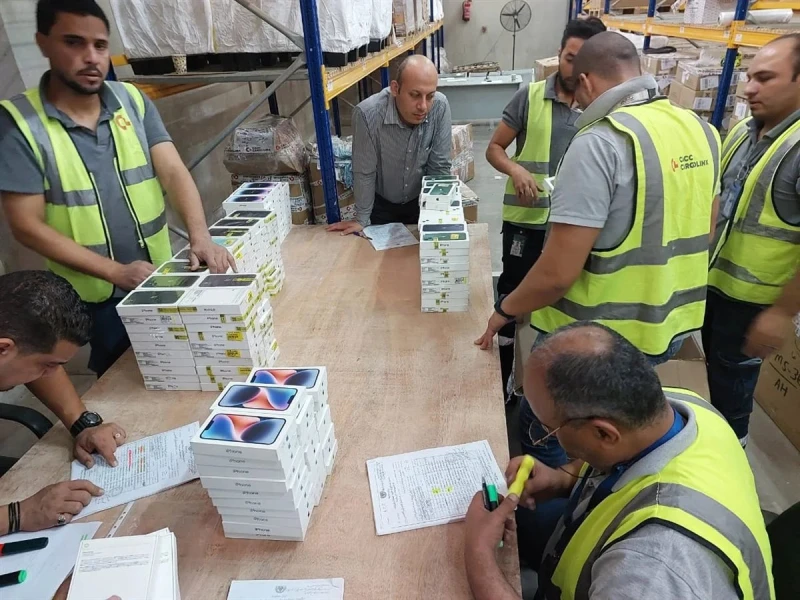 شعبة الإتصالات تكشف عن الحالة التي بسببها تدفع جمارك على الهاتف الشخصي الحالة التي بسببها تدفع جمارك كشف وليد رمضان نائب رئيس شعبة الاتصالات والمحمول