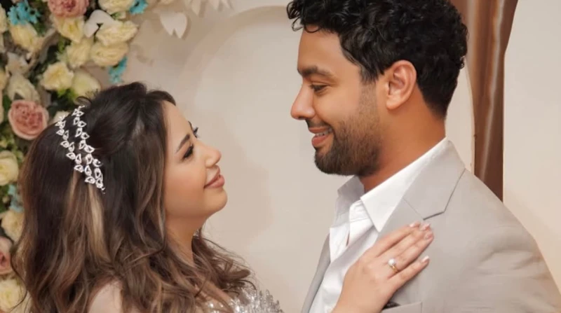 عقب إعلان أحمد جمال خطوبته.. من هي فرح الموجي؟ أعلن الفنان أحمد جمال، خطوبته من الفنانة فرح الموجي، عبر جميع حساباته الرسمية على مواقع التواصل