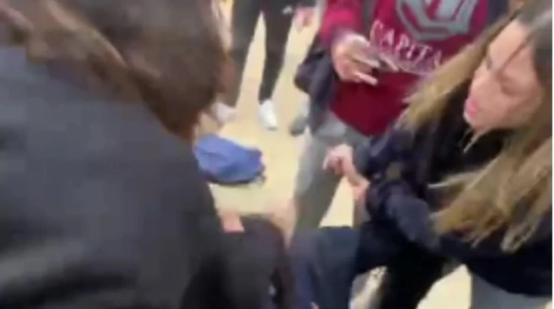 أول رد فعل من والد طالبة التجمع بعد قرار إخلاء سبيل ال 3 متهمات بالاعتداء على ابنته طالبة التجمع , في واقعة مؤسفة شهدتها إحدى المدارس الشهيرة في