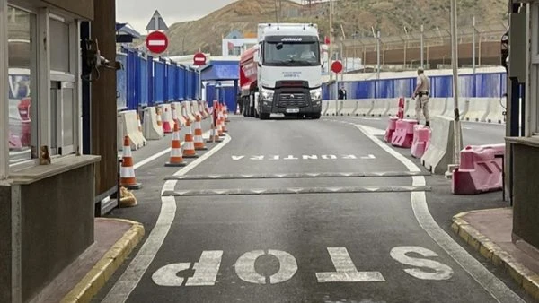 إسبانيا تنفي وجود عقبات أمام إعادة فتح الجمارك التجارية مع المغرب نفى وزير الداخلية الإسباني، فرناندو غراندي مارلاسكا، وجود عقبات أمام إعادة فتح الجمارك مع المغرب في مليلية وسبتة،