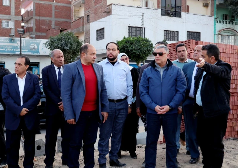 كتبت أمل عبد الرحيم قام اللواء طيار أ.ح أكرم محمد جلال محافظ الإسماعيلية، مساء اليوم الأربعاء، بجولة ميدانية تفقد خلالها أعمال إنشاء السوق الحضري بحي أول مدينة الإسماعيلية، أعمال ت