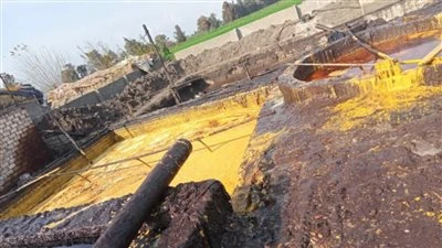 الداخلية تداهم مصنع لإعادة تدوير زيوت السيارات وطرحها للبيع بالأسواق داهمت الأجهزة الأمنية، مصنع بدون ترخيص لإعادة تدوير زيوت محركات السيارات وطرحها
