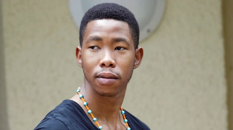 وصمة عار.. حفيد نيلسون مانديلا وراء القضبان بتهمة السرقة في واقعة أثارت جدلا واسعا، ألقت السلطات الجنوب أفريقية القبض على أربعة أشخاص، من بينهم حفيد