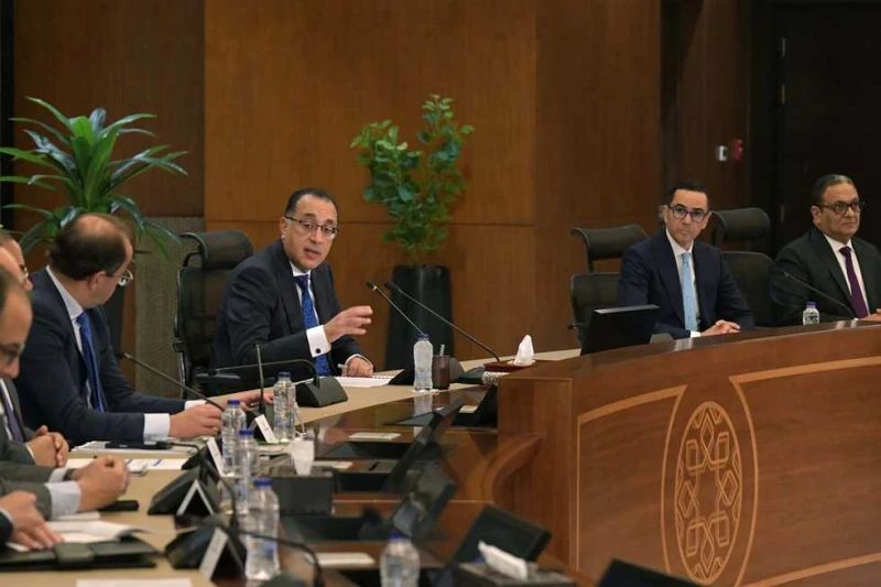 رئيس الوزراء يترأس الاجتماع الثانى للجنة الوزارية لإدارة الدين العام الخارجي ترأس الدكتور مصطفى مدبولي، رئيس مجلس الوزراء، اليوم، الاجتماع الثاني للجنة الوزارية لإدارة الدين العام 