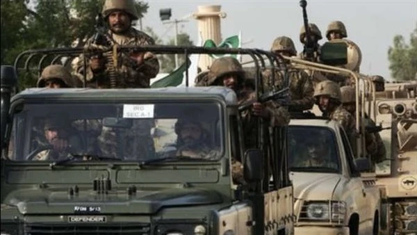 مقتل ضابطي شرطة في هجوم مسلح بشمال غرب باكستان قتل ضابطان بالشرطة الباكستانية في هجوم مسلح في إقليم خيبر بختونخوا بشمال غرب البلاد.وذكرت قناة (جيو نيوز) الباكستانية، اليوم الاثنين،