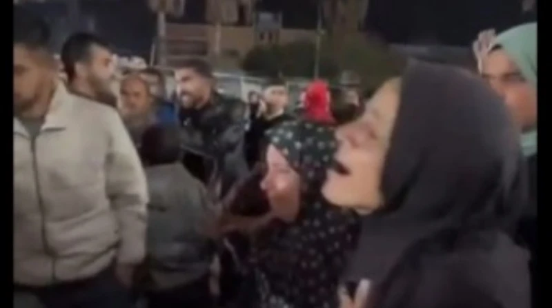 فرحة بشوارع غزة عقب إعلان اتفاق وقف إطلاق النار هدنة..هدنة، بهذه الهتافات عبر أهالي غزة عن فرحتهم العارمة باتفاق وقف إطلاق النار بين إسرائيل وحركة حماس، الذي كشفه الرئيس الأمريكي ا