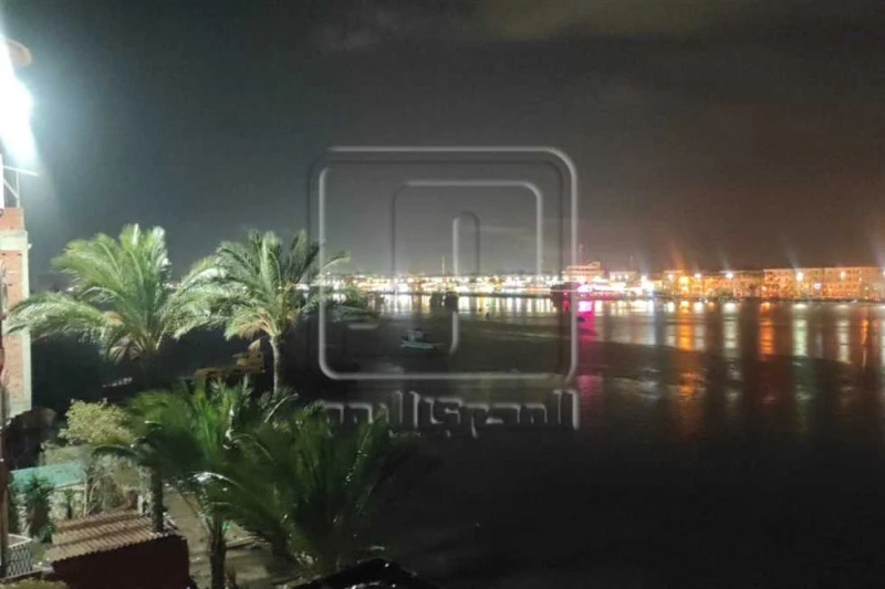 أمطار غزيرة تضرب دمياط وانخفاض في درجات الحرارة توقعت هيئة الأرصاد الجوية أن يسود طقس شتوي متقلب نسبيا بمحافظة دمياط، حيث تتساقط الأمطار على بعض مدن وقرى المحافظة بنسبة 10. أمطار غ