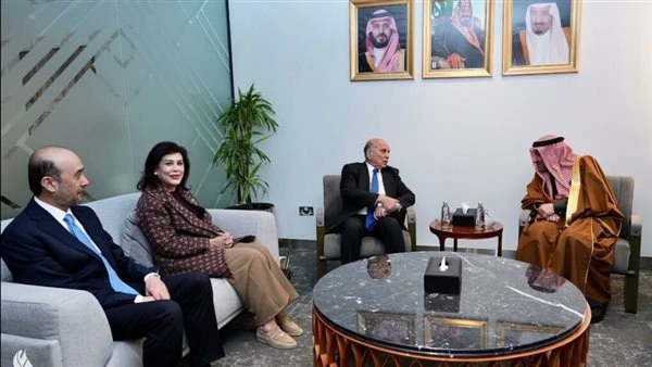 وزير الخارجية العراقي يصل الرياض للمشاركة في الاجتماع بشأن سوريا وصل نائب رئيس مجلس الوزراء وزير الخارجية العراقي، فؤاد حسين، إلى العاصمة السعودية