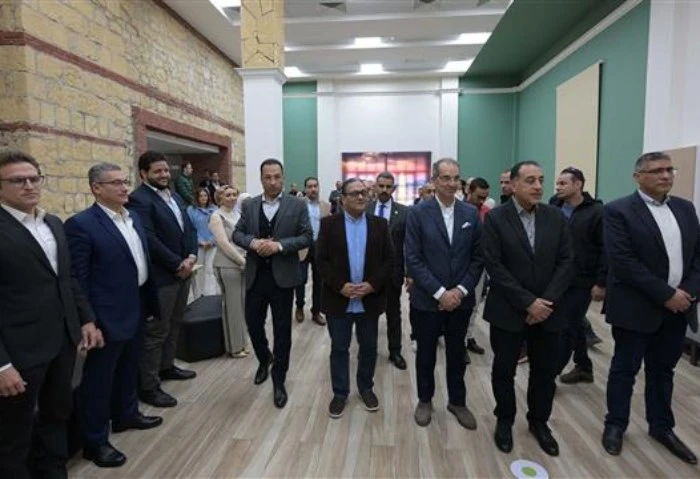مدبولي يتفقد أنشطة معمل الابتكار الحكومي وبرامج بناء القدرات استكمل الدكتور مصطفى مدبولي رئيس مجلس الوزراء، جولته التفقدية اليوم بمركز إبداع مصر الرقمية كريتيفا الجيزة يرافقه الدكت