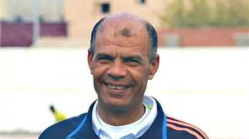 أبطال يرحلون في عز عطائهم.. الموت المفاجئ يهز الملاعب المصرية شهدت الملاعب المصرية خلال السنوات الأخيرة عدة حالات وفاة صادمة لعدد من اللاعبين