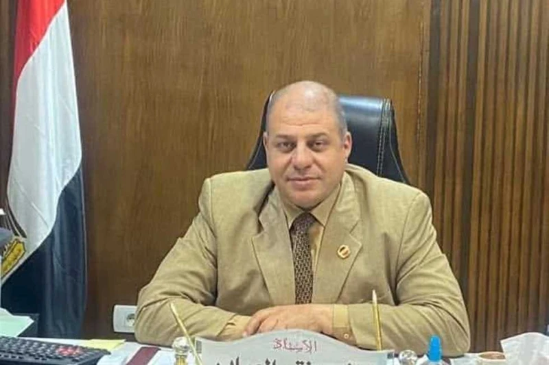 إحالة طالبين ومسؤولي لجنة للتحقيق على خلفية واقعة غش في الامتحانات بقنا صدق هاني عنتر، وكيل وزارة التربية والتعليم بقنا، على محضر الغش الذي تم تحريره