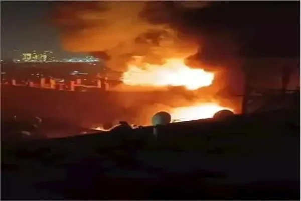 إجراءات الطوارئ في حريق منشية ناصر و إخلاء 25 منزلا حتى الآن منشية ناصر , في استجابة سريعة لاندلاع الحريق في منطقة الزرايب في منشأة ناصر ، قامت الأجهزة الأمنية بمديرية أمن القاهرة 