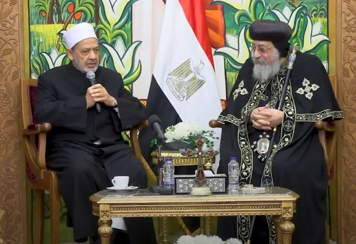 جئنا لتجديد حبل المودة، شيخ الأزهر يزور البابا تواضروس للتهنئة بعيد الميلاد (فيديو) زار فضيلة الإمام الأكبر الدكتور أحمد الطيب، شيخ الأزهر الشريف، اليوم السبت، يرافقه وفد رفيع المس