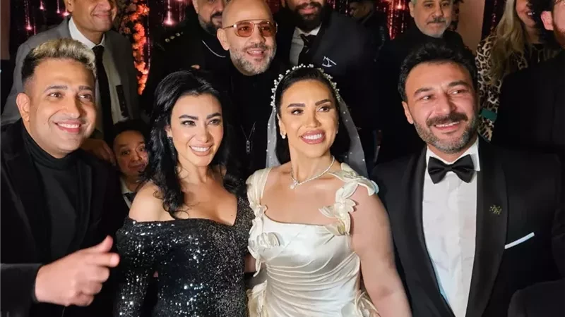 بوابة المحروسةينشرها : الأدمنبسبب أبنائها.. مي فاروق تتعرض للهجوم والسخرية في فرحها وريهام حجاج تدافع عنها.. ماذا حدث؟تعرضت مي فاروق لهجوم كبير على صفحات التواصل الاجتماعي بعد زواج