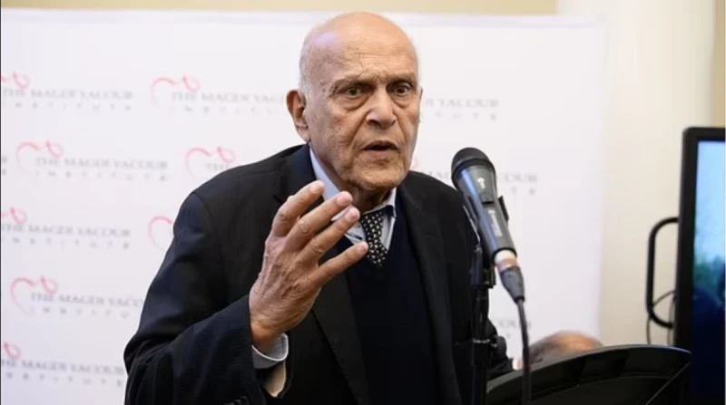 من أنسجة المريض.. مجدي يعقوب يقود مشروع صمامات القلب الحية في إنجاز علمي غير مسبوق، يستعد مرضى القلب في بريطانيا للاستفادة من صمامات قلبية طبيعية قادرة على النمو داخل الجسم، وهو ما