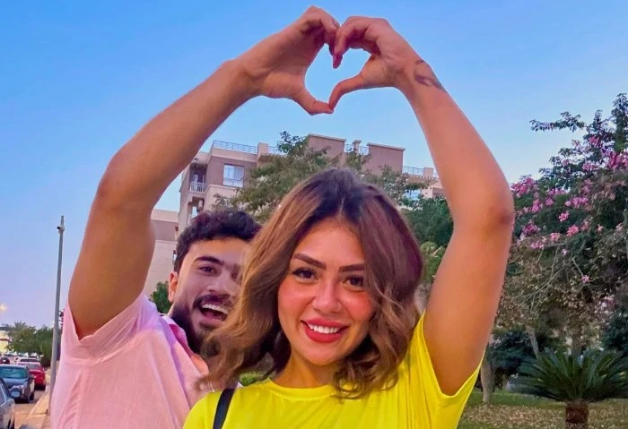 إخلاء سبيل هدير عبد الرازق والبلوجر محمد أوتاكا بعد التصالح أمرت جهات التحقيق في نيابة القاهرة الجديدة، اليوم الأحد الموافق 12 يناير الجاري، بإخلاء سبيل البلوجر هدير عبدالرازق والب