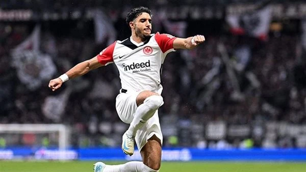 إينتراخت فرانكفورت يعلن غياب عمر مرموش عن مواجهة دورتموند لإتمام صفقة رحيله أعلن نادي اينتراخت فرانكفورت الألماني، عن غياب المهاجم المصري عمر مرموش عن مواجهة بوروسيا دورتموند، والم