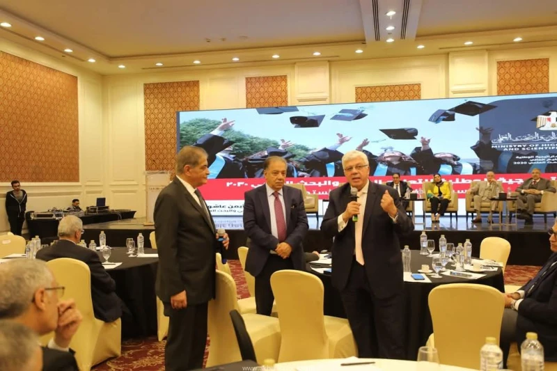 بحضور رؤساء الجامعات وقيادات الوزارة والصناعة ورواد الأعمال والمستثمرين : وزير التعليم العالي يشهد جلسة حوارية لمناقشة آليات تطبيق السياسة الوطنية للابتكار المستدام كتب - محمود اله