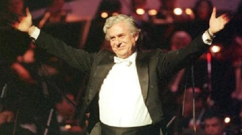 سليم سحاب: أقرب أوقاتي لربنا على المسرح (فيديو) تحدث الموسيقار الكبير سليم سحاب عن عدد من الأمور الفنية وبداياته الموسيقية، كما كشف جوانب من حياته الشخصية وعلاقته بابنته.وحل سليم س