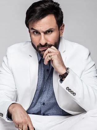 سيف علي خان يعود للأضواء افاق عربية - ظهر الممثل الهندي سيف علي خان مجددا أمام الجمهور بعد تعرضه لحادث طعن خطير في منزله الشهر الماضي، ليعلن عن مشروعه السينمائي الجديد عبر منصة نتف