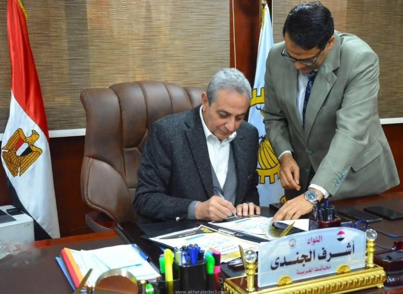 محافظ الغربية يجري حركة تنقلات جديدة في الإدارات التعليمية كتب محمود شتا في خطوة تهدف إلى تعزيز كفاءة العمل داخل الإدارات التعليمية، اعتمد اللواء أشرف الجندي، محافظ الغربية، حركة ت