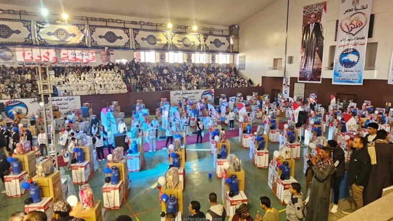 مستقبل وطن يقدم 100 جهاز عروسة للأسر الأولى بالرعايه فى قنا متابعة ايمن عواد جاد استمرارا لدور الحزب الخدمي والمجتمعي، وضمن سلسلة الجولات التنظيمية التي يعتزم حزب مستقبل وطن القيام