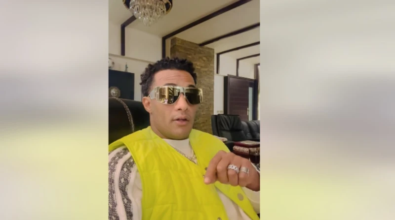 محمد رمضان عن برنامجه: مدفع رمضان دراما من نوع جديد روج الفنان محمد رمضان، لبرنامجه الذي يحمل عنوان مدفع رمضان، المقرر عرضه خلال شهر رمضان المقبل على