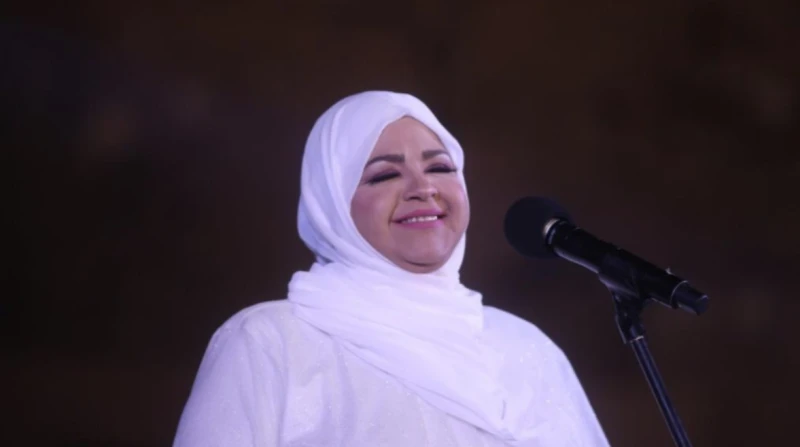 حنان ماضي تحتفل بنجاح كسبنا مشاعرنا (صور) احتفلت الفنانة حنان ماضي بنجاح أحدث أغانيها التي تحمل اسم كسبنا مشاعرنا، التي تم طرحها في الآونة