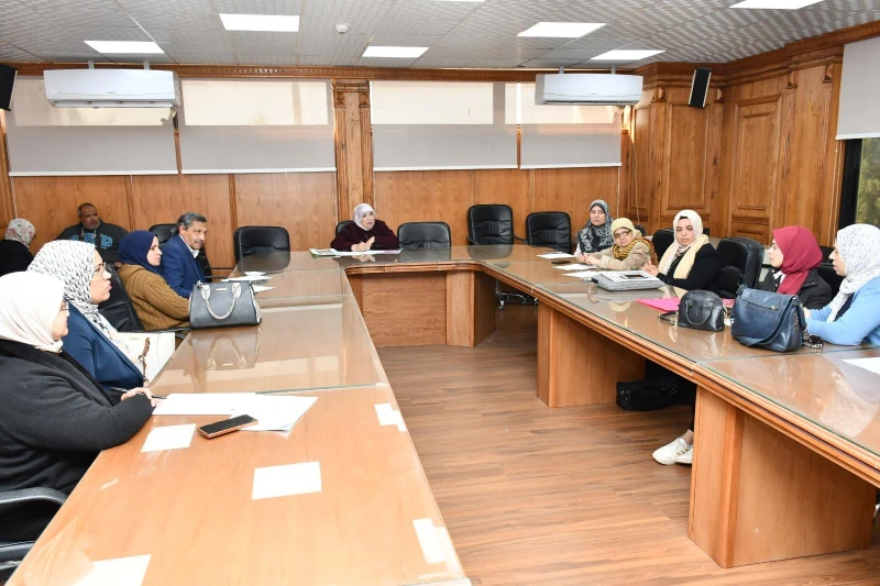 كتبت أمل عبد الرحيم تحت رعاية الدكتور ناصر مندور، رئيس جامعة قناة السويس، عقد اليوم الاجتماع الثالث لمركز الإرشاد النفسي بالجامعة، بإشراف عام من الدكتور محمد سعد زغلول، نائب رئيس ا