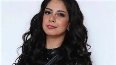 ياسمين رحمي عن مواصفات فتي أحلامها: يكون بيحب الفن زي ما أنا بحبه تحدثت الفنانة ياسمين رحمي، عن سبب عدم زواجها حتى وقتنا الحالي، ومواصفات فتى أحلامها، قائلة أنه من الممكن أن تتزوج