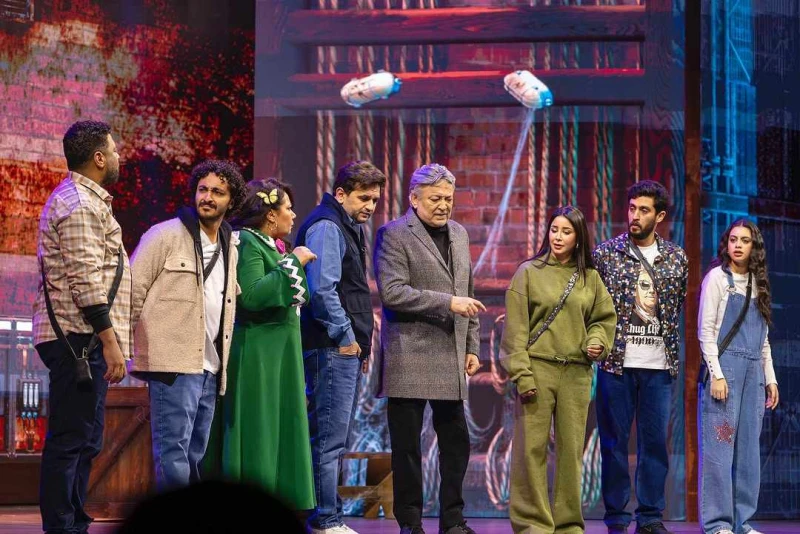 ياسمينا العبد: فخورة وسعيدة إني كنت جزء من مسرحية بني آدم مع أحمد حلمي أعربت الفنانة الشابة ياسمينا العبد عن سعادتها الكبيرة، للمشاركة في مسرحية بني