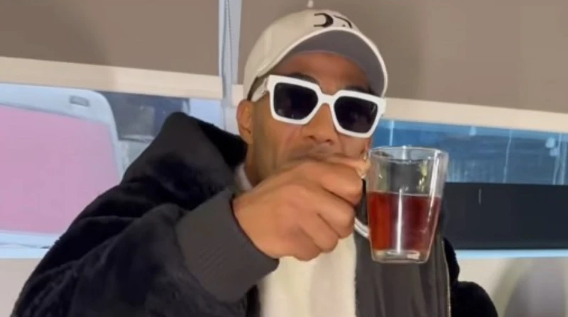 كوباية شاي تجمع محمد رمضان بشاب توقع فكرة برنامجه (فيديو) استمر الفنان محمد رمضان، في الترويج لبرنامجه الجديد مدفع رمضان المقرر عرضه في شهر رمضان 2025. كوباية شاي وهديةونشر محمد رم