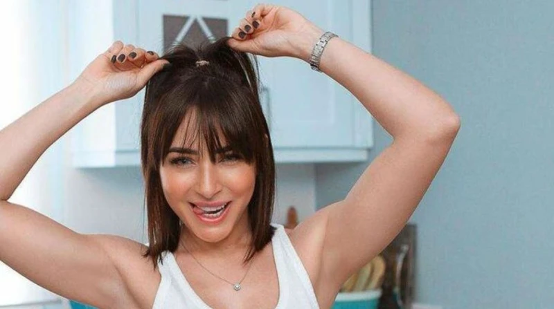 ساندي تعود بألبوم جديد وتكشف عن رأيها في أحمد سعد كشفت الفنانة ساندي عن تحضيرها لميني ألبوم جديد، ستعلن عن تفاصيله قريبا، مؤكدة أنها لن تتعاون مع أي فنان آخر في هذا الألبوم. وأوضحت