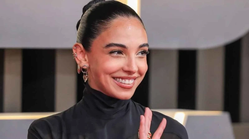 سلمى أبو ضيف تفرج عن صورة ابنتها صوفيا أفرجت الفنانة سلمى أبو ضيف، عن أول صورة لمولودتها الأولى صوفيا، والتي وضعتها منذ أيام، حيث لم تشارك أي صورا لها إلا خلال الساعات القليلة الما