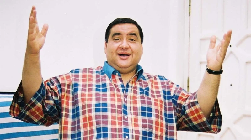 ذكرى وفاة علاء ولي الدين.. سر المسك الأحمر والجثمان الذي لم يتحلل في 11 فبراير 2003، فقدت السينما المصرية واحدا من أبرز وأهم نجومها الكوميديين، هو الفنان علاء ولي الدين، الذي رغم م