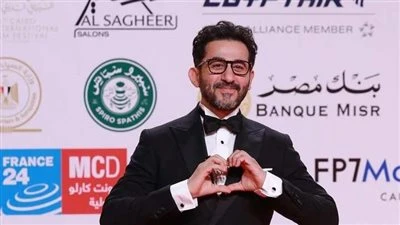 بعد مشاركته في فيلم ضي.. أحمد حلمي: فخور إني واقف في برلين بفيلم مصري شهد مساء أمس الأربعاء عرض الفيلم المصري سيرة أهل الضي ضمن مهرجان برلين