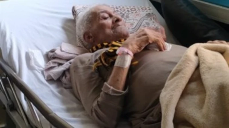 ما زال بالرعاية.. آخر تطورات الحالة الصحية ل صالح العويل كشف هشام نجل الفنان صالح العويل تطورات حالة والده الصحية بعد تعرضه لوعكة نقل على إثرها إلى