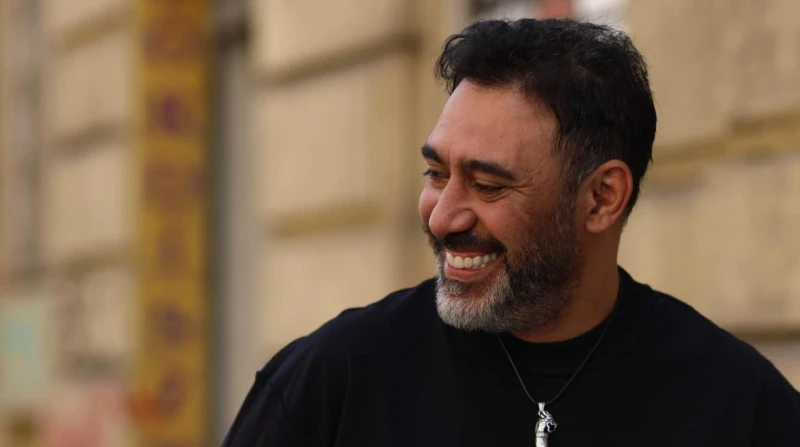 رغم الخلافات.. رسائل دعم ل عمرو مصطفى بعد إصابته بورم بدأ المطرب والملحن عمرو مصطفى، رحلة علاجية بعد الأزمة الصحية التي حدثت له مؤخرا وأجرى على إثرها جراحة عاجلة. عمرو مصطفى وورم س