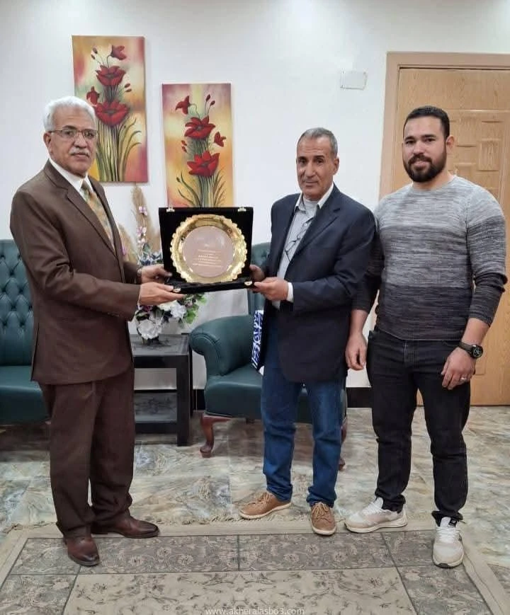 كتبت أمل عبد الرحيم برعاية السيد محمد عبد اللطيف وزير التربية والتعليم، اهدت الوزارة درعا تكريما للأستاذ ايمن موسي وكيل وزارة التربية والتعليم