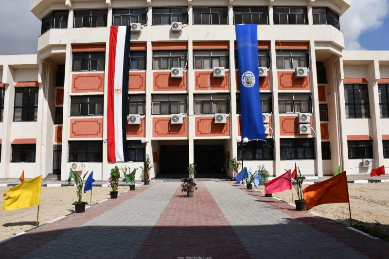 كتبت أمل عبد الرحيم أعلن الدكتور ناصر مندور، رئيس جامعة قناة السويس، اعتماد نتائج البرامج المميزة وشعبة اللغة الإنجليزية بكلية التجارة للفصل الدراسي خريف 2024، مؤكدا أن النتائج تعك