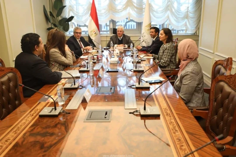 وزير التعليم العالي يبحث تعزيز التعاون مع منظمة اليونيسف بالقاهرة كتب - محمود الهندي استقبل الدكتور أيمن عاشور، وزير التعليم العالي والبحث العلمي، الدكتور شيراز شاكرا، نائب ممثل من