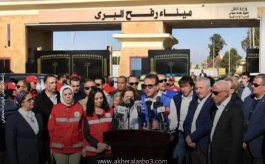 وزير الصحة : مصر حريصه على دعم الاشقاء الفلسطينين وتقديم كافة سبل العلاج متابعة ايمن جاد عواد اكد نائب رئيس مجلس الوزراء للتنمية البشرية وزير الصحة والسكان خالد عبد الغفار، حرص الد