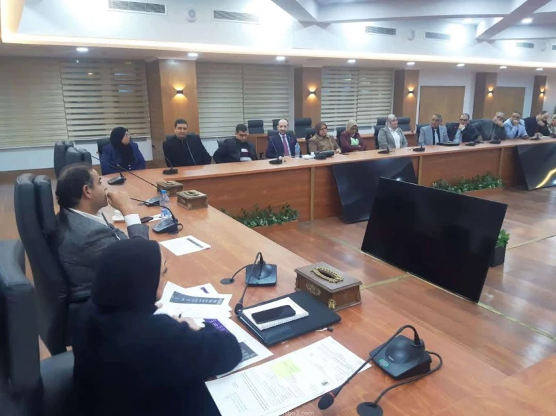 رئيس جامعة بورسعيد يجتمع مع المرشحين بالعمل بمكتب العلاقات الدولية بالجامعة والمرشحين لشغل مناصب رؤساء الاقسام العلمية ووكلاء الكليات كتب - محمود الهندي فى اطار الخطوات التنفيذية ل