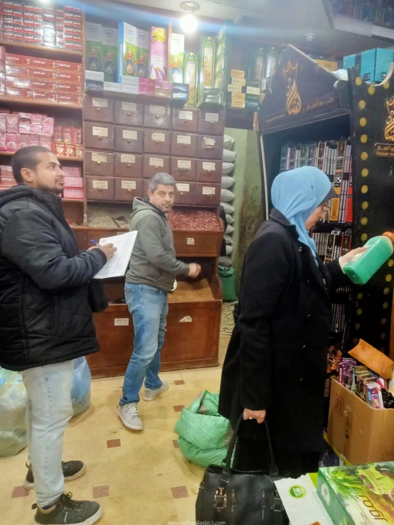 كتبت أمل عبد الرحيم وفقا لتوجيهات وزارة الصحة والسكان وتكليفات اللواء طيار أ.ح أكرم محمد جلال محافظ الإسماعيلية، باستمرار حملات الرقابة على الأسواق والمحال التجارية وتزامنا مع قدوم