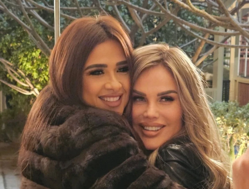 ياسمين عبد العزيز تحمس الجمهور بشأن علاقتها مع نيكول سابا في وتقابل حبيب في إطار الترويج لمسلسلها الرمضاني الجديد وتقابل حبيب، نشرت الفنانة ياسمين عبد العزيز عبر حسابها الخاص في في